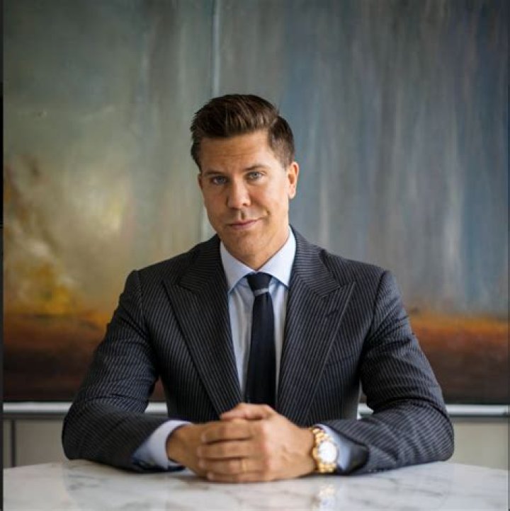 Does Fredrik Eklund still sell real estate?