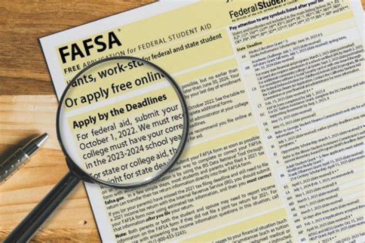 Does parents income affect austudy?