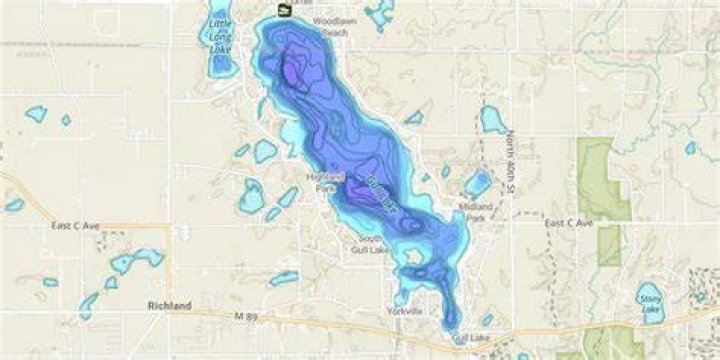 How deep is Gull Lake Michigan?