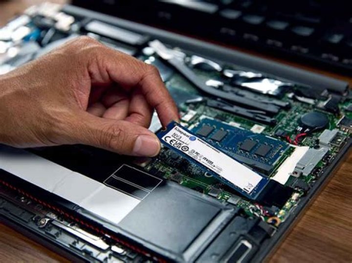 How do I replace the harddrive in my Lenovo x1 Carbon?