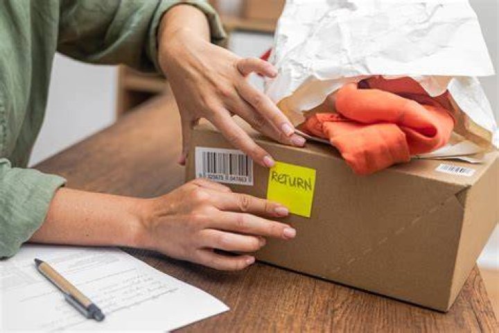 How do I return something to Zara by post?