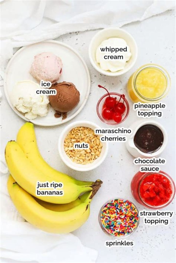 How do you make a banana split step by step?