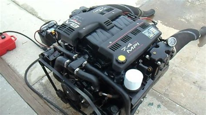 How much does a MerCruiser 454 weigh?